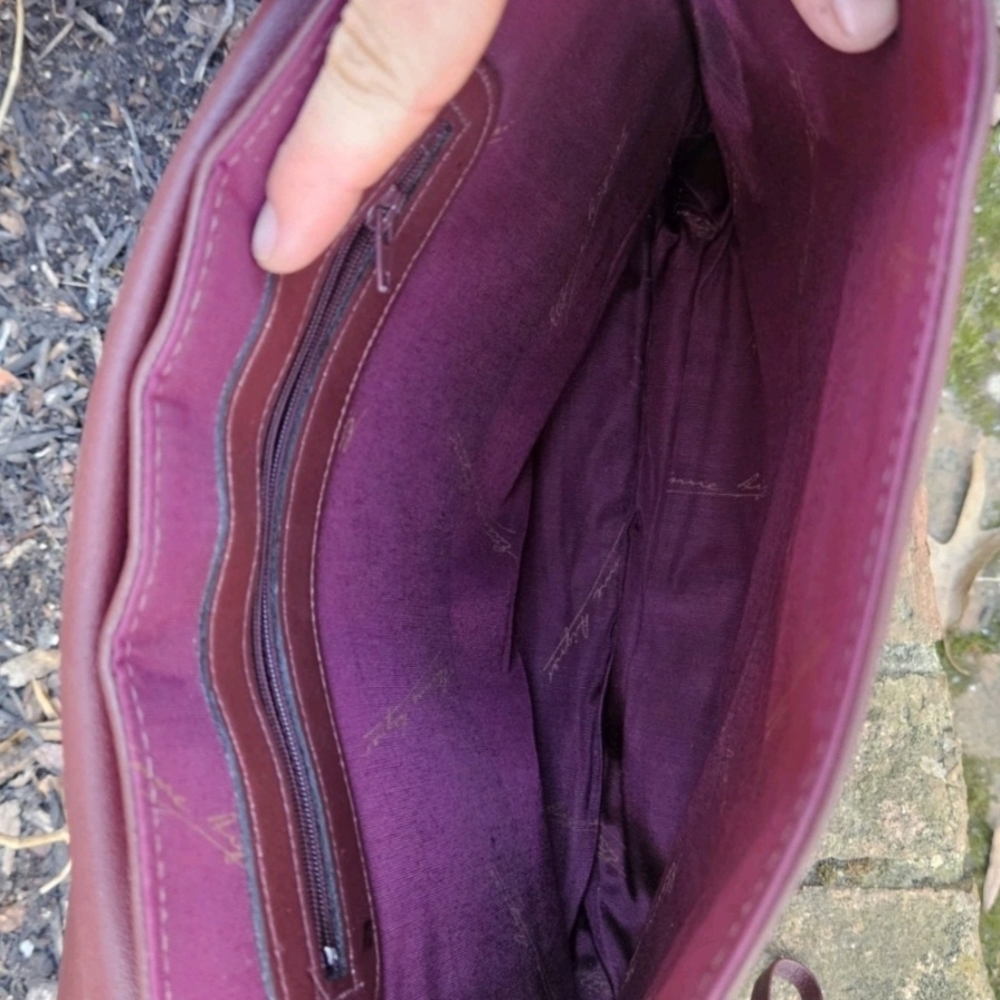 Vintage Etienne Aigner Burguny Large Clutch With Detachable Wrist Strap - Picture 10 of 13